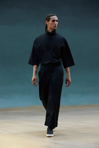 Look 25